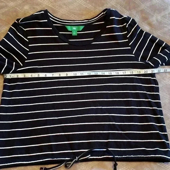 Dip Black with White Striped, Cropped Tie at the Bottom, 3/4 Sleeve Large Top. - Picture 9 of 12